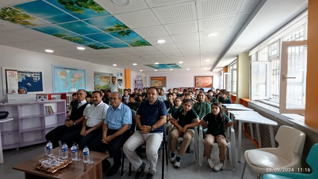 İlçe Milli Eğitim Müdürümüzü Muzaffer Çakır ve Şube Müdürlerimiz, Yağcıbedir Ortaokulu'nun düzenlediği Mevlid-i Nebi Programı'na katıldılar. Bu güzel ve anlamlı program için Yağcıbedir Ortaokulu idarecileri, öğretmenleri ve öğrencilerimize teşekkür ediyor