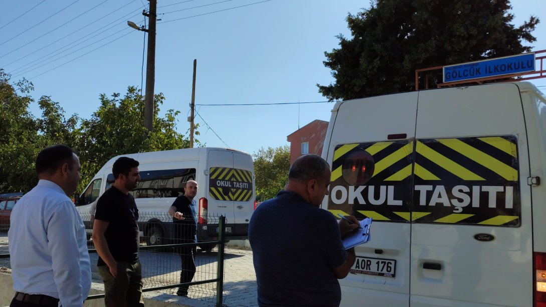 Taşımalı Eğitim Hizmeti Öğrenci Servis Araçlarımız, çocuklarımızın eğitime güvenle ulaşabilmeleri için İlçe Denetleme Komisyonu tarafından yol denetimi gerçekleştirildi.