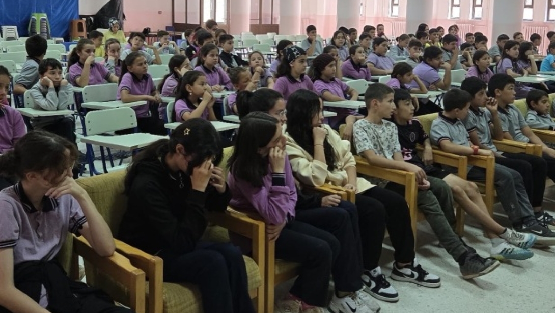 Son günlerde ülke genelinde ve ilimizde meydana gelen öğrenci servisi kazaları nedeniyle İlçemiz Yüreğil İlkokulu'nda ve İbrahim Ethem Akıncı İlkokulu ile Ortaokulu'ndaki tüm öğrenci, veli, öğretmen ve şoförlere eğitim verilmiştir.